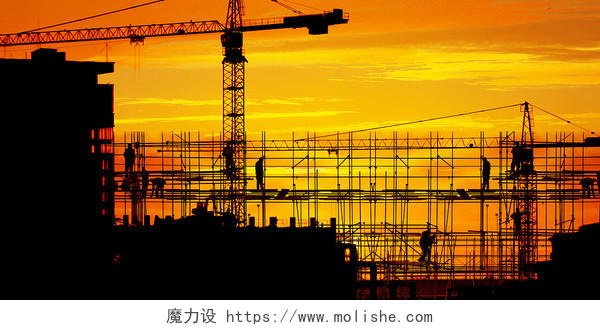橙色夕阳黑色工人工地生产剪影施工建设建筑高楼高温背景安全生产月